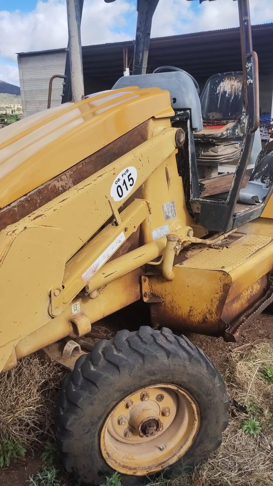 Retroexcavadora CAT 416D disponible en Full Torque México, modelo 2002