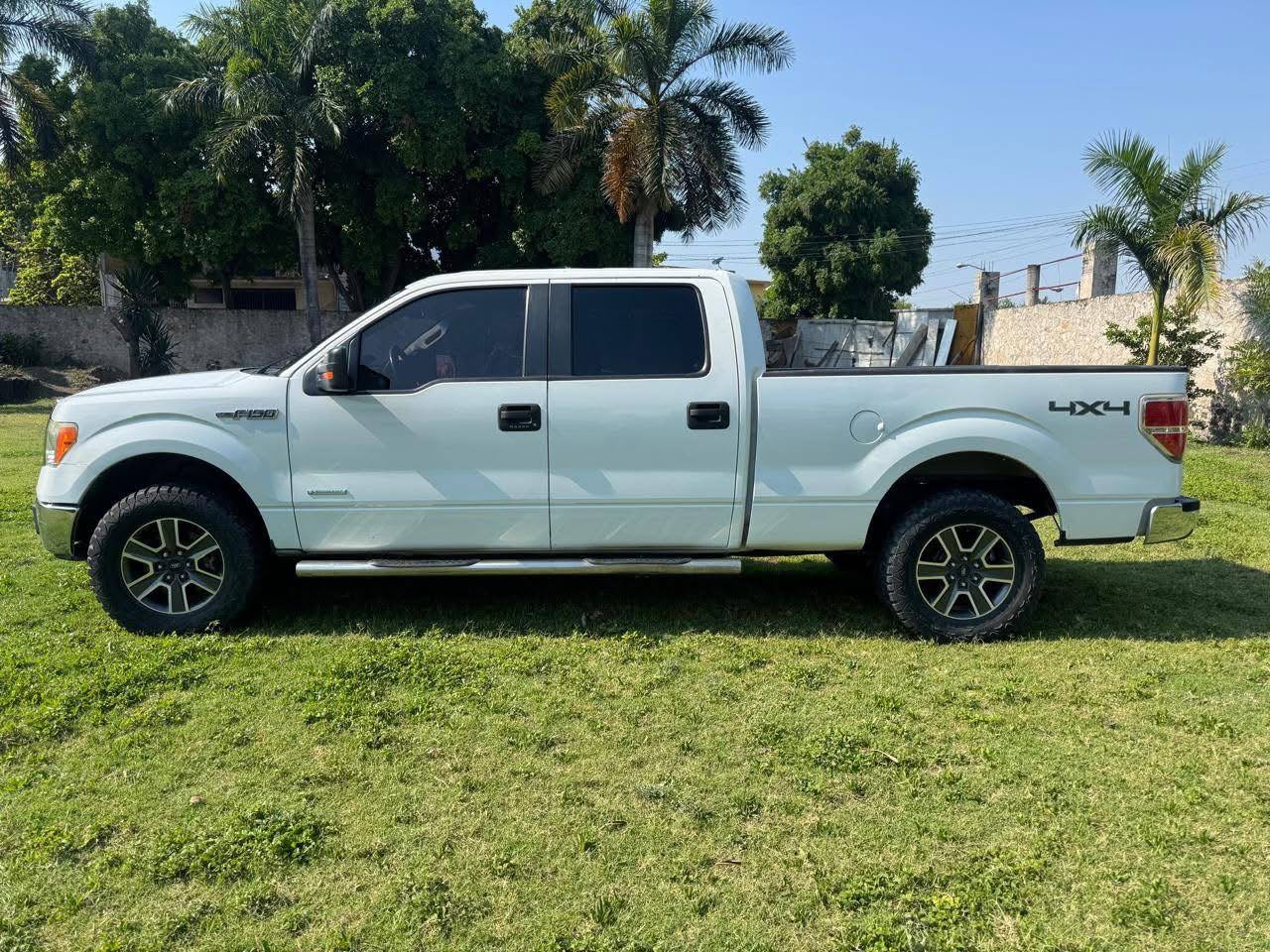 Ford F-150 4x4 doble cabina disponible en Full Torque México