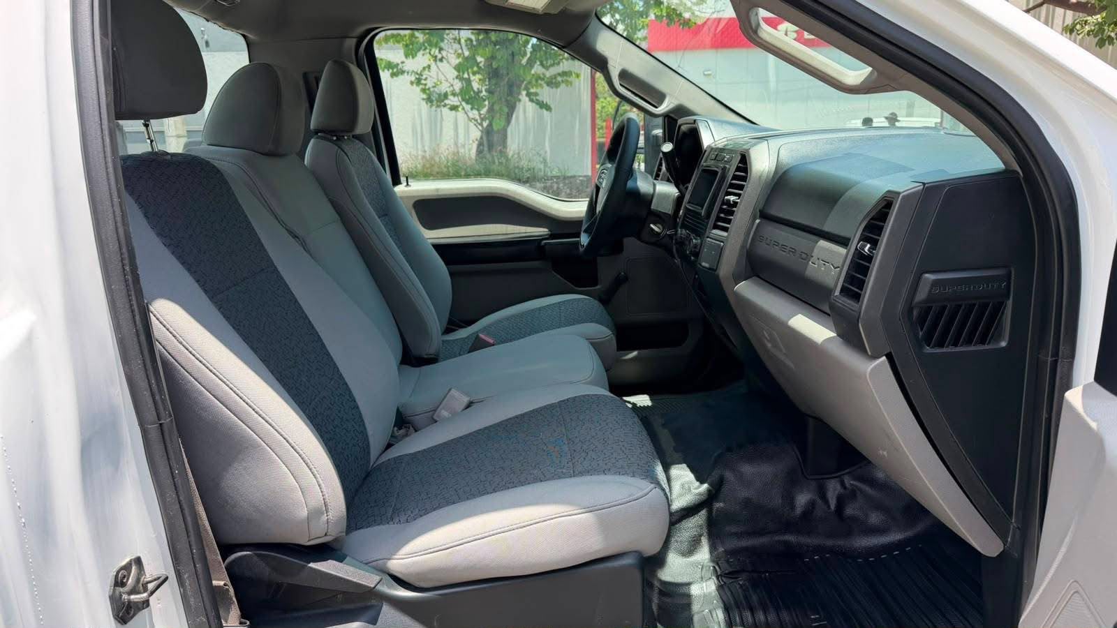 Interior en excelente estado de Ford F-450