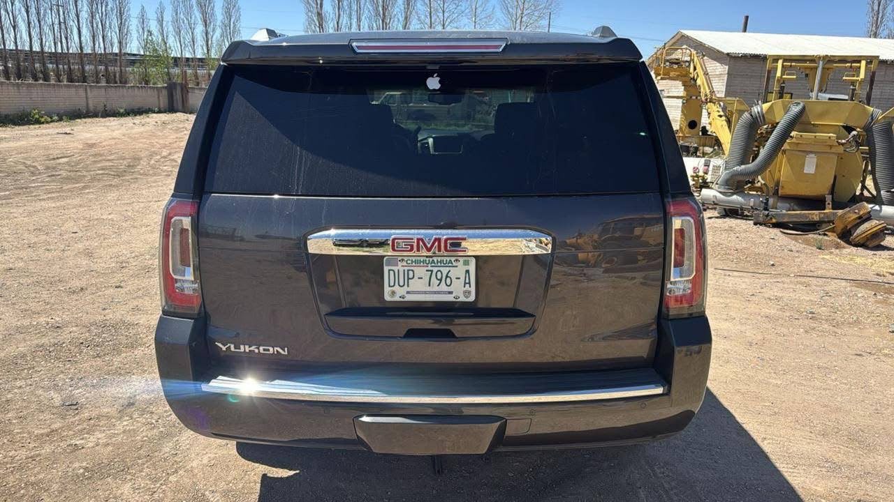GMC Yukon Denali de Full Torque México, vista trasera